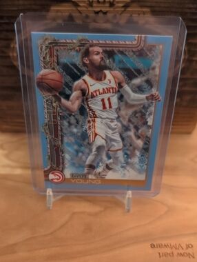 2025-26 Topps Holiday Trae Young Blue Glitter SP Hawks Wizards